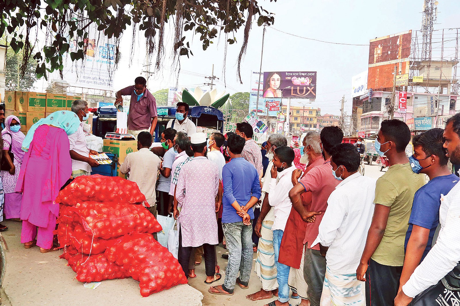 মাত্র ৪ ঘণ্টায় শেষ টিসিবির সকল পণ্য